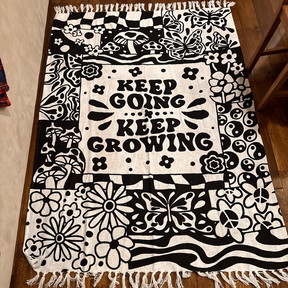 Black and White Motivational Rug. / Blanket